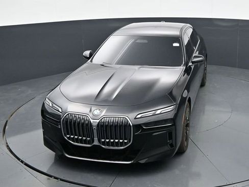 Used 2023 BMW 760i xDrive AWD/4WD image 29