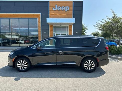 Used 2020 Chrysler Pacifica Touring-L Plus FWD image 10