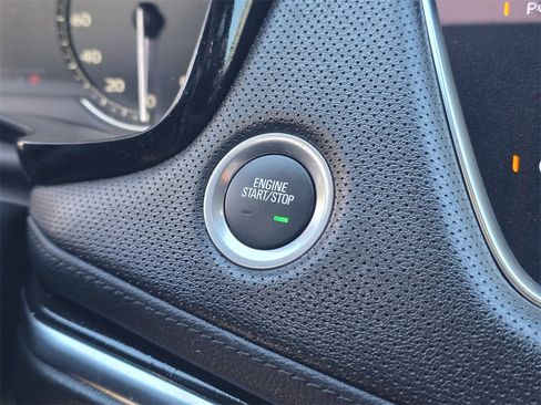 Used 2023 Cadillac XT6 Luxury image 31