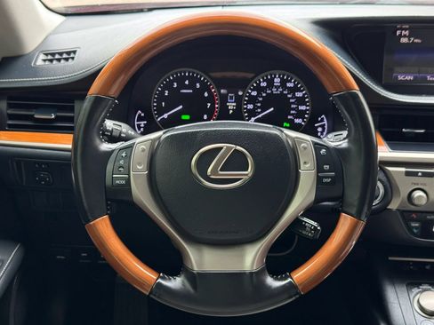 Used 2013 Lexus ES 300h w/ Premium Pkg FWD image 30