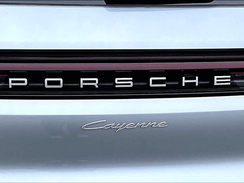 Used 2024 Porsche Cayenne image 18