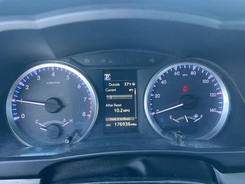 Used 2019 Toyota Highlander LE AWD/4WD image 23