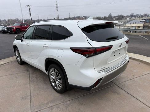 Used 2024 Toyota Highlander Platinum image 7