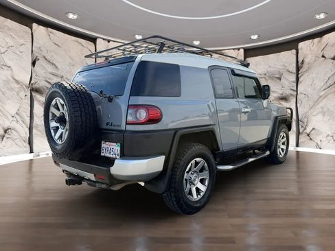 Used 2014 Toyota FJ Cruiser 4WD w/ Upgrade Package image 6