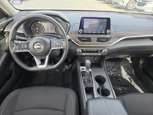 Used 2024 Nissan Altima 2.5 SV FWD image 7
