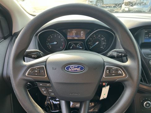 Used 2017 Ford Focus SE FWD image 16
