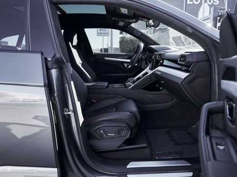 Used 2021 Lamborghini Urus image 22