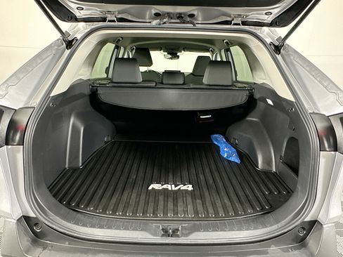 Used 2022 Toyota RAV4 XLE image 27
