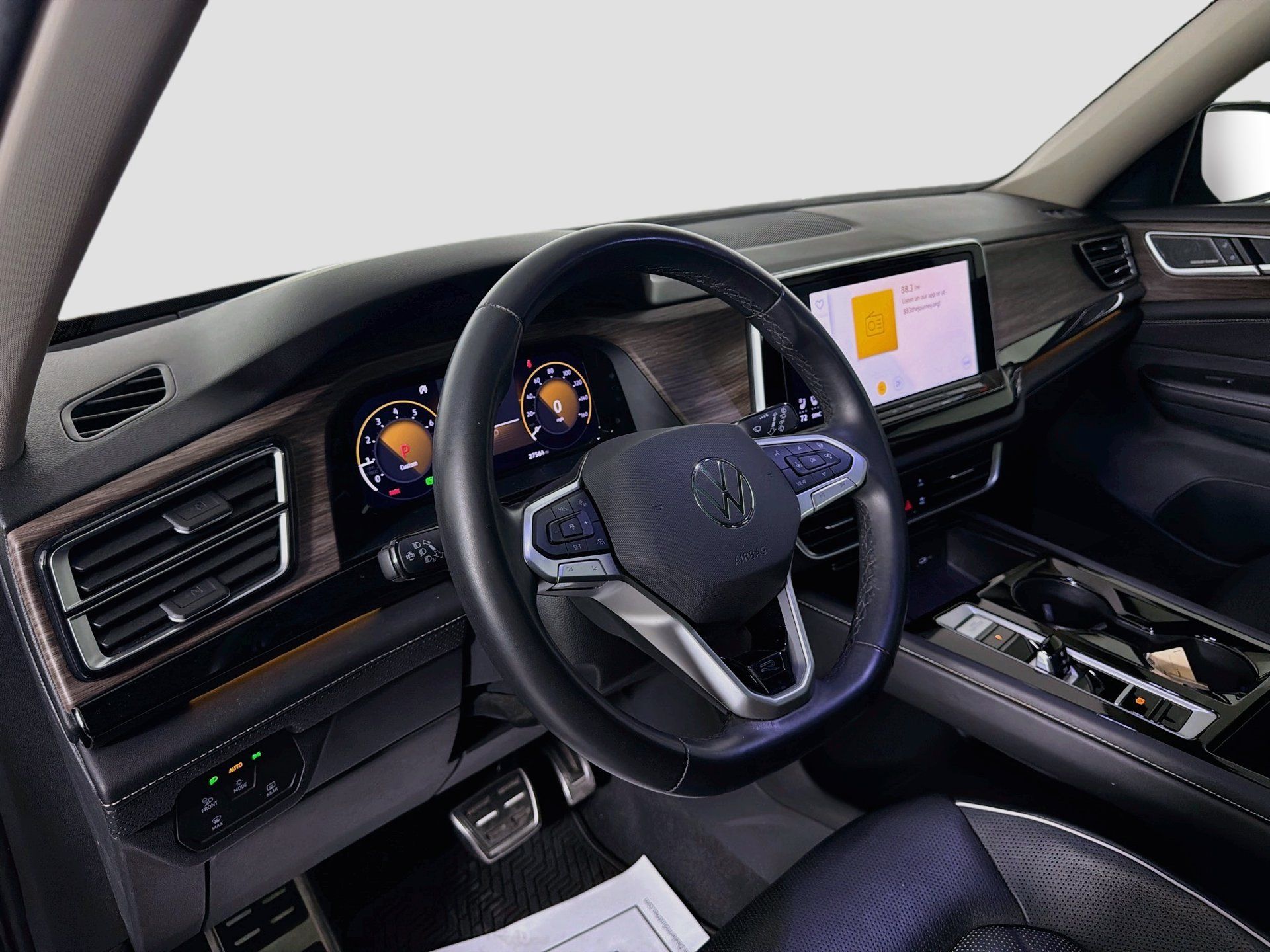 Used 2024 Volkswagen Atlas SEL Premium R-Line AWD/4WD image 9