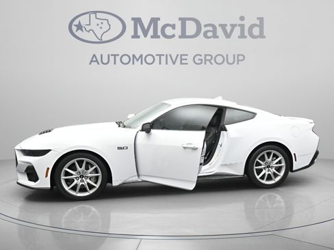 Used 2025 Ford Mustang GT Premium RWD image 41
