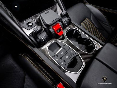 Used 2024 Lamborghini Urus Performante AWD/4WD image 31