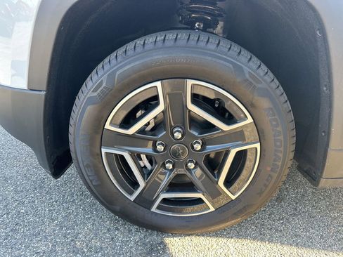 New 2026 Jeep Cherokee Limited image 34