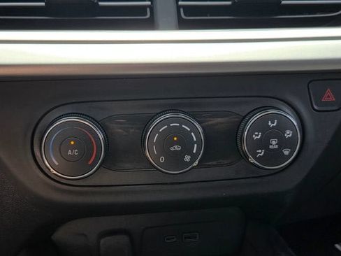 Used 2024 Chevrolet Trax LS FWD image 28