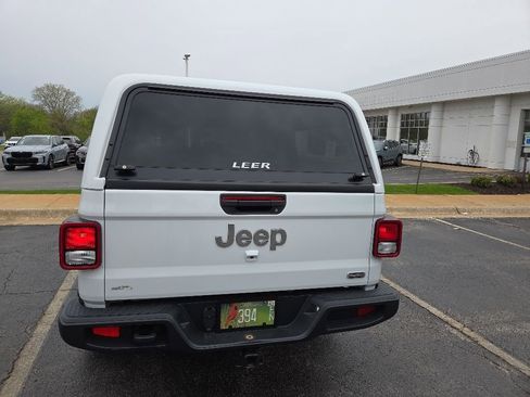 Used 2022 Jeep Gladiator Overland w/ Cold Weather Group AWD/4WD image 3
