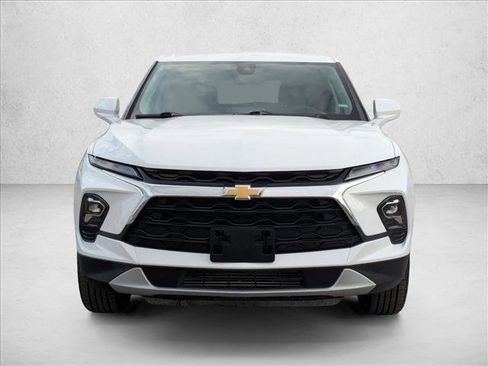 Used 2025 Chevrolet Blazer LT image 2