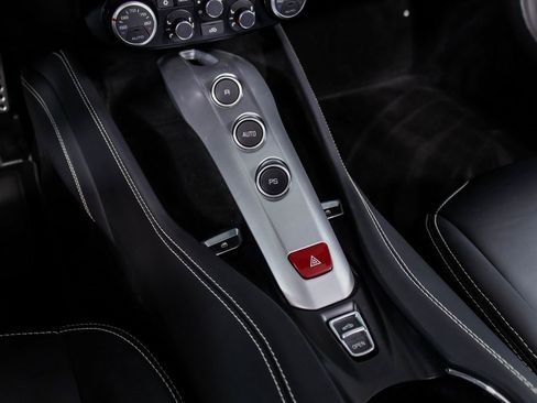 Used 2016 Ferrari California T image 5