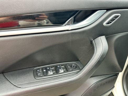 Used 2021 Maserati Levante AWD/4WD image 13