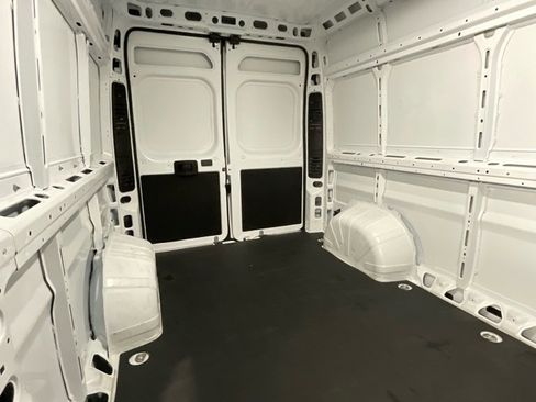Used 2025 RAM ProMaster 2500 w/ Convenience Group image 14