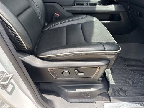 Used 2022 RAM 1500 Limited w/ Body Color Bumper Group AWD/4WD image 12