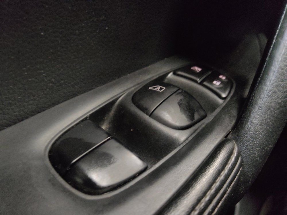 Used 2020 Nissan Rogue SV FWD image 27