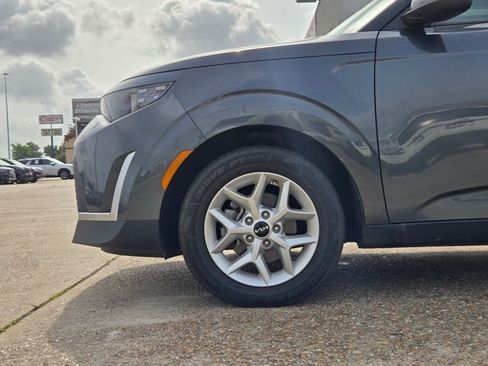 Used 2025 Kia Soul LX w/ LX Technology Package FWD image 16
