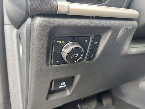 Certified 2025 Ford Expedition Active AWD/4WD image 11
