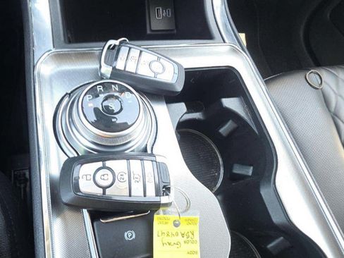 Used 2024 Ford Edge Titanium w/ Equipment Group 301A AWD/4WD image 4