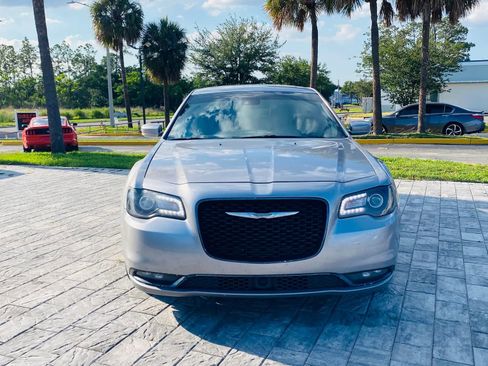 Used 2018 Chrysler 300 S w/ 300S Premium Group RWD image 2