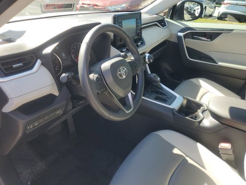Used 2022 Toyota RAV4 XLE Premium image 17