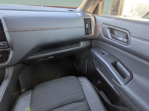 Used 2025 Nissan Pathfinder Rock Creek image 18