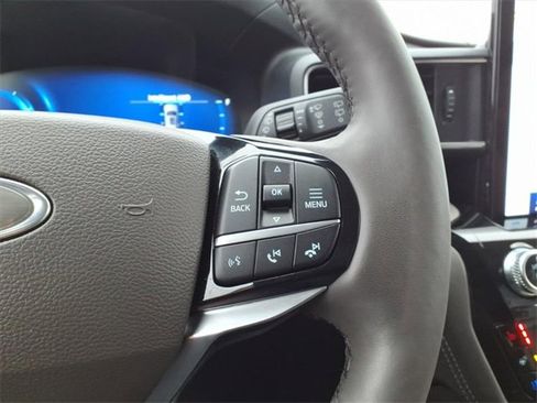 Certified 2023 Ford Explorer Platinum w/ Premium Technology Package image 18