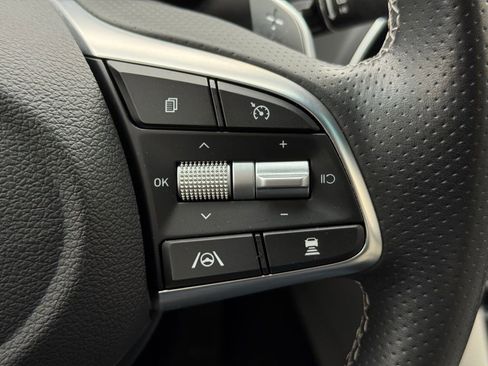 Used 2023 Genesis G70 2.0T image 27