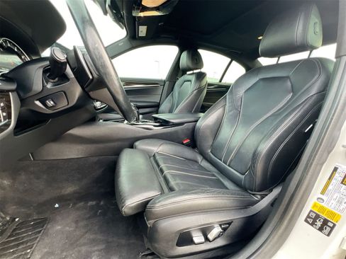 Used 2018 BMW 530i xDrive w/ Premium Package image 16