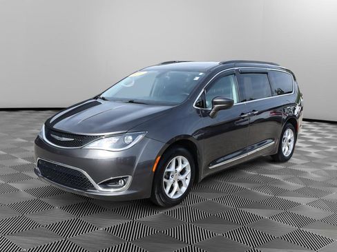 Used 2017 Chrysler Pacifica Touring-L w/ Tire & Wheel Group FWD image 2