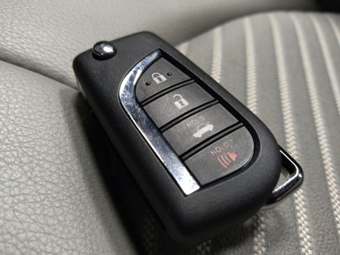 Used 2022 Toyota Camry SE image 32