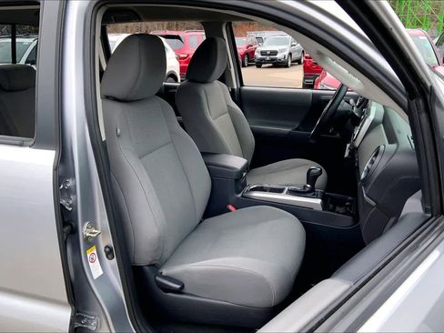 Used 2018 Toyota Tacoma SR5 image 8
