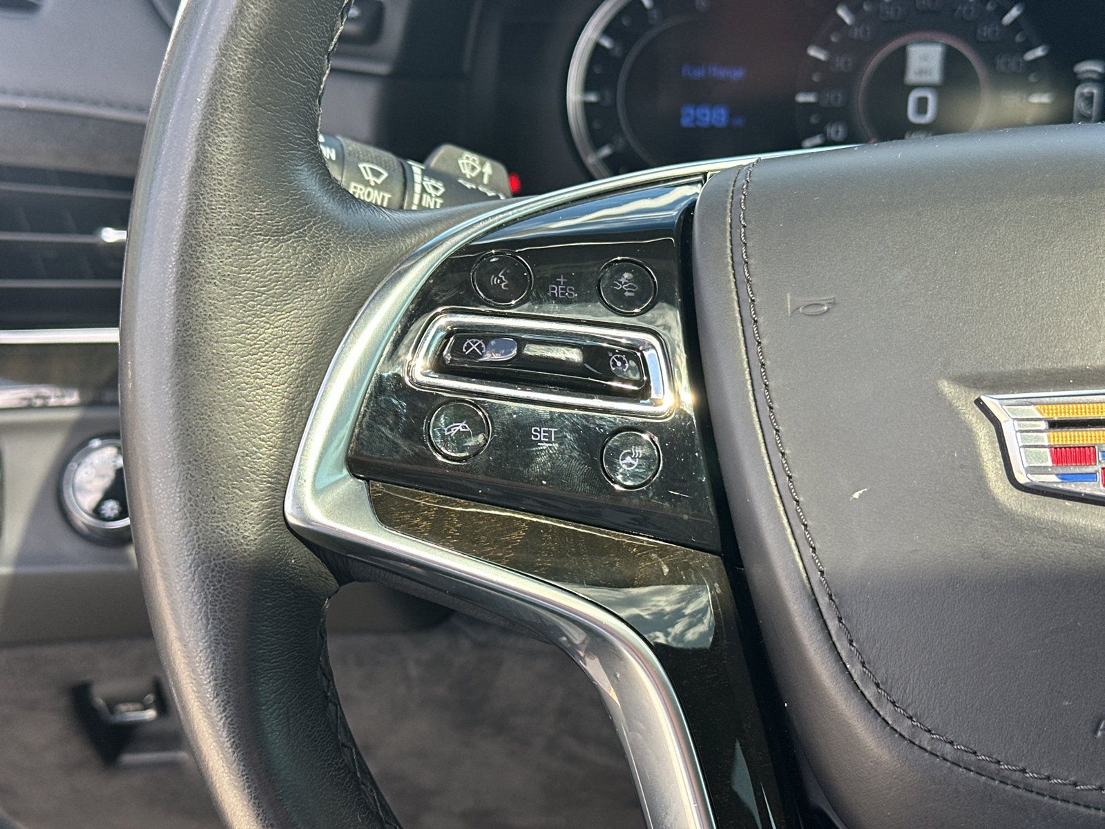 Used 2019 Cadillac Escalade ESV Platinum AWD/4WD image 18