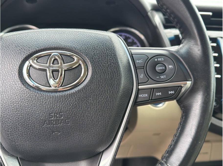 Used 2018 Toyota Camry XLE FWD image 10