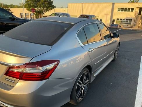 Used 2017 Honda Accord Sport Special Edition image 5