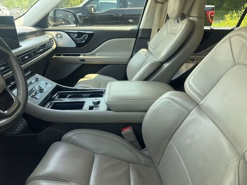 Used 2020 Lincoln Aviator Reserve w/ Equipment Group 202A AWD/4WD image 2