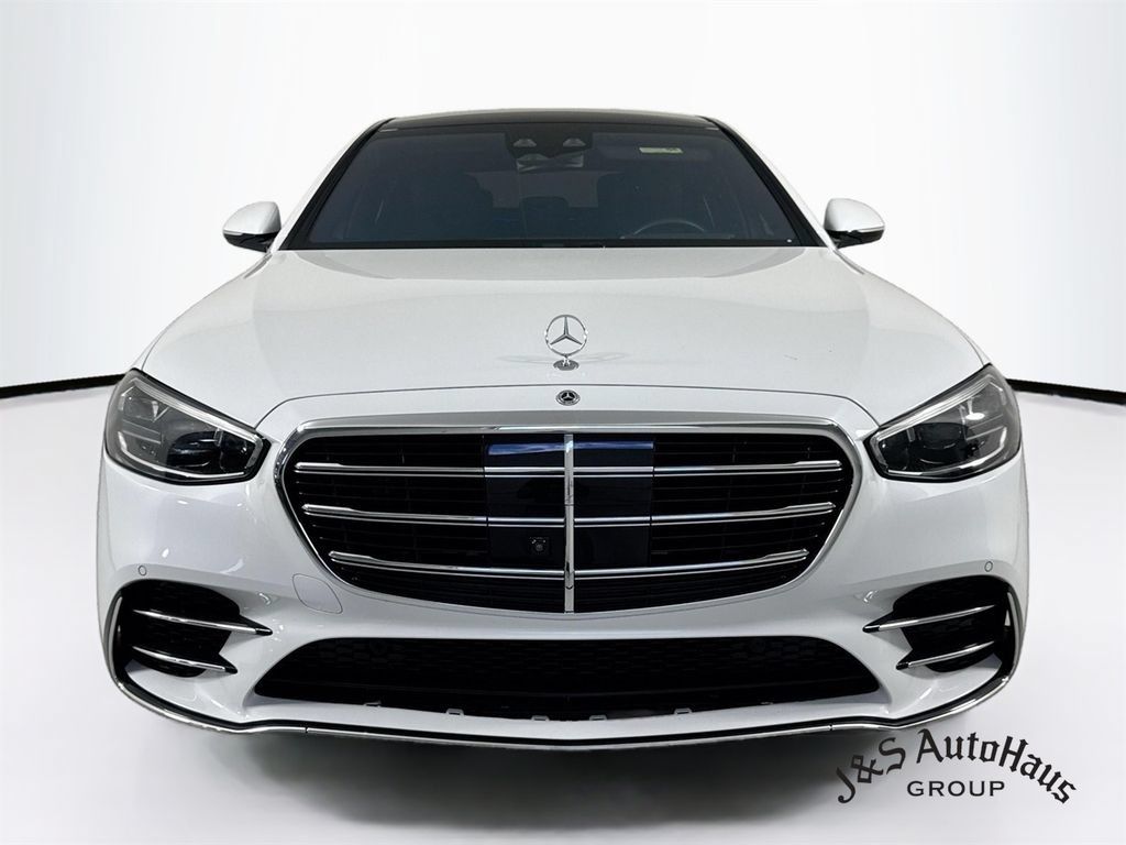 Used 2025 Mercedes-Benz S 580 4MATIC Sedan w/ AMG Line Package image 2