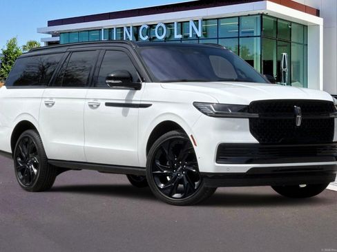 Certified 2025 Lincoln Navigator L Reserve AWD/4WD image 2