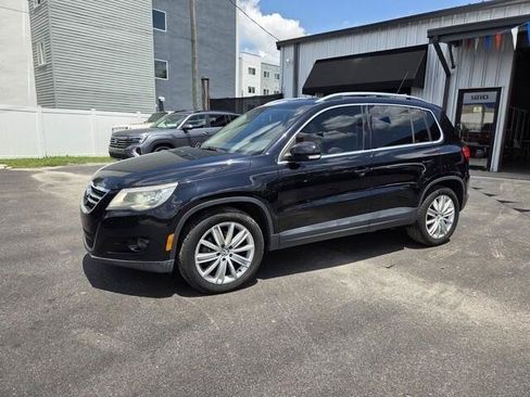 Used 2009 Volkswagen Tiguan SE AWD/4WD image 2