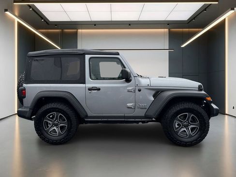 Used 2021 Jeep Wrangler Sport AWD/4WD image 3
