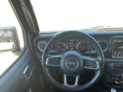 Used 2018 Jeep Wrangler Unlimited Sahara AWD/4WD image 12