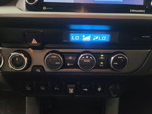 Used 2023 Toyota Tacoma TRD Sport image 31