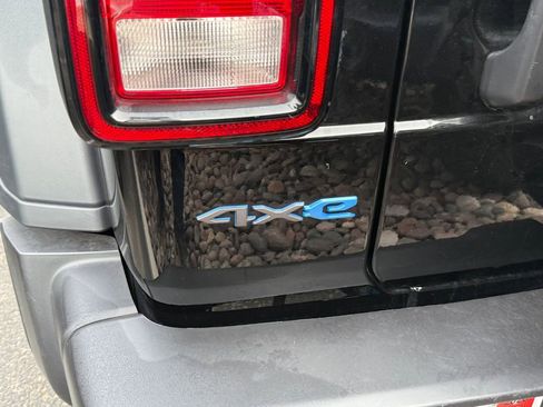 Used 2023 Jeep Wrangler Unlimited w/ Cold Weather Group image 12