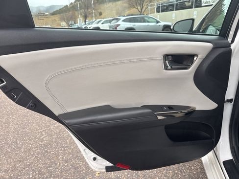 Used 2016 Toyota Avalon XLE image 15