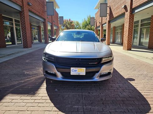 Used 2017 Dodge Charger SXT w/ AWD Plus Group image 2