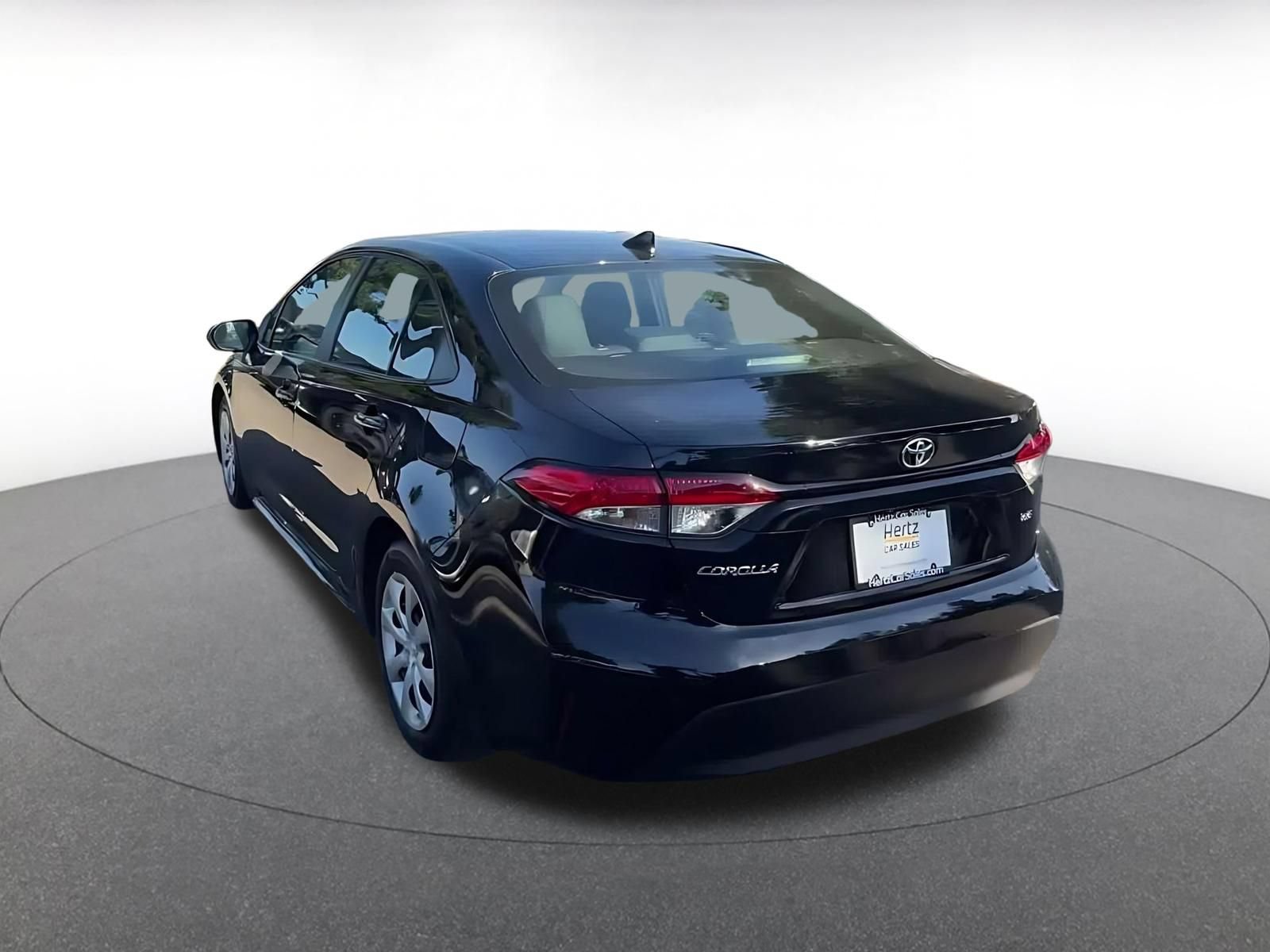 Used 2025 Toyota Corolla LE FWD image 9